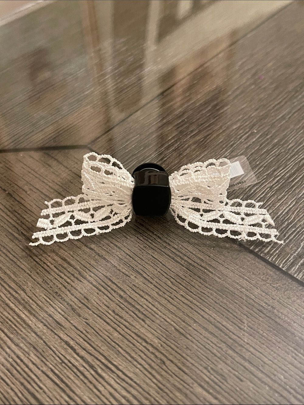 Crocs - Jibbitz White Lace Bow Shoe Charm (Single) Style # 10015662
